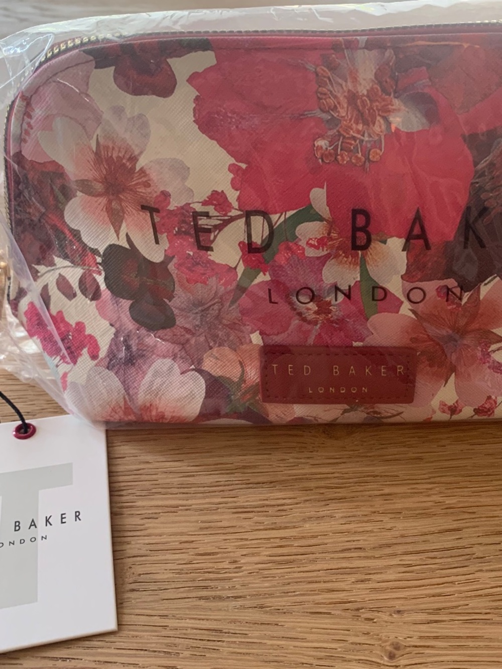 ♦️NWT Ted Baker beautiful vibrant floral cosmetic bag in pinks